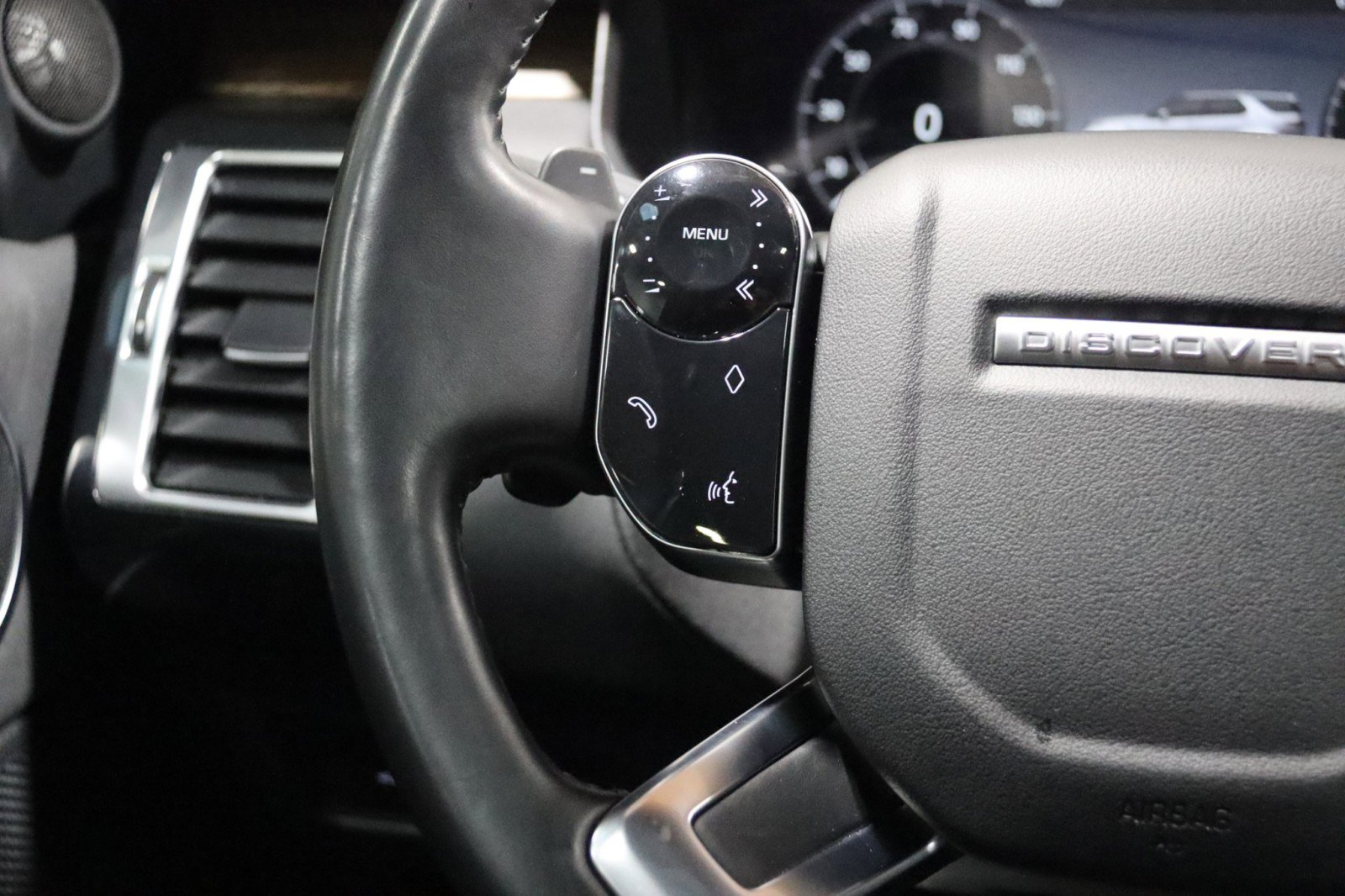 Used 2020 Land Rover Discovery HSE image 59