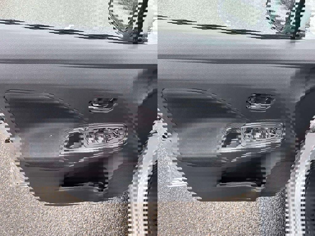 Used 2021 Nissan Versa SV image 14