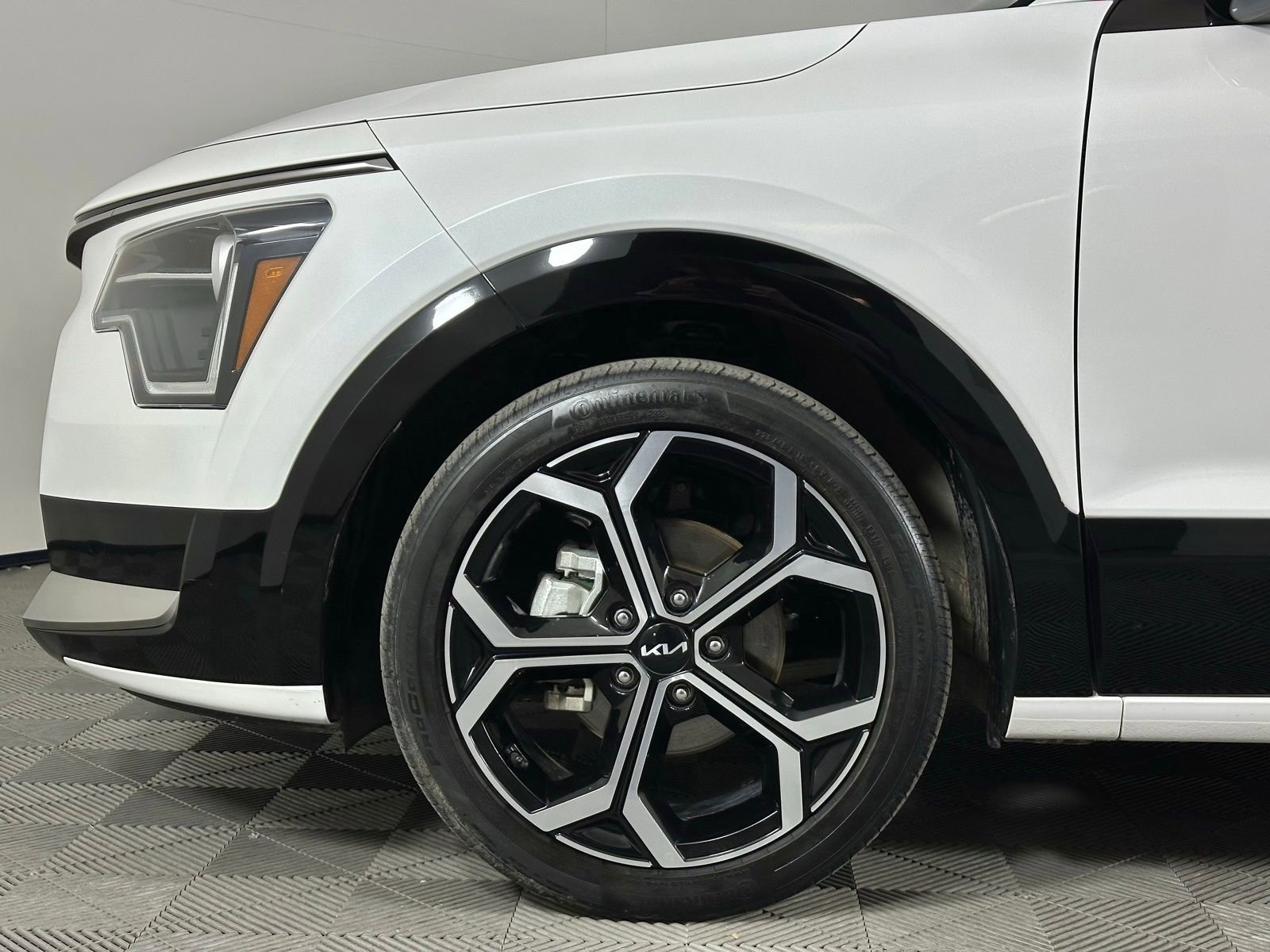 Used 2023 Kia Niro EX Touring image 8