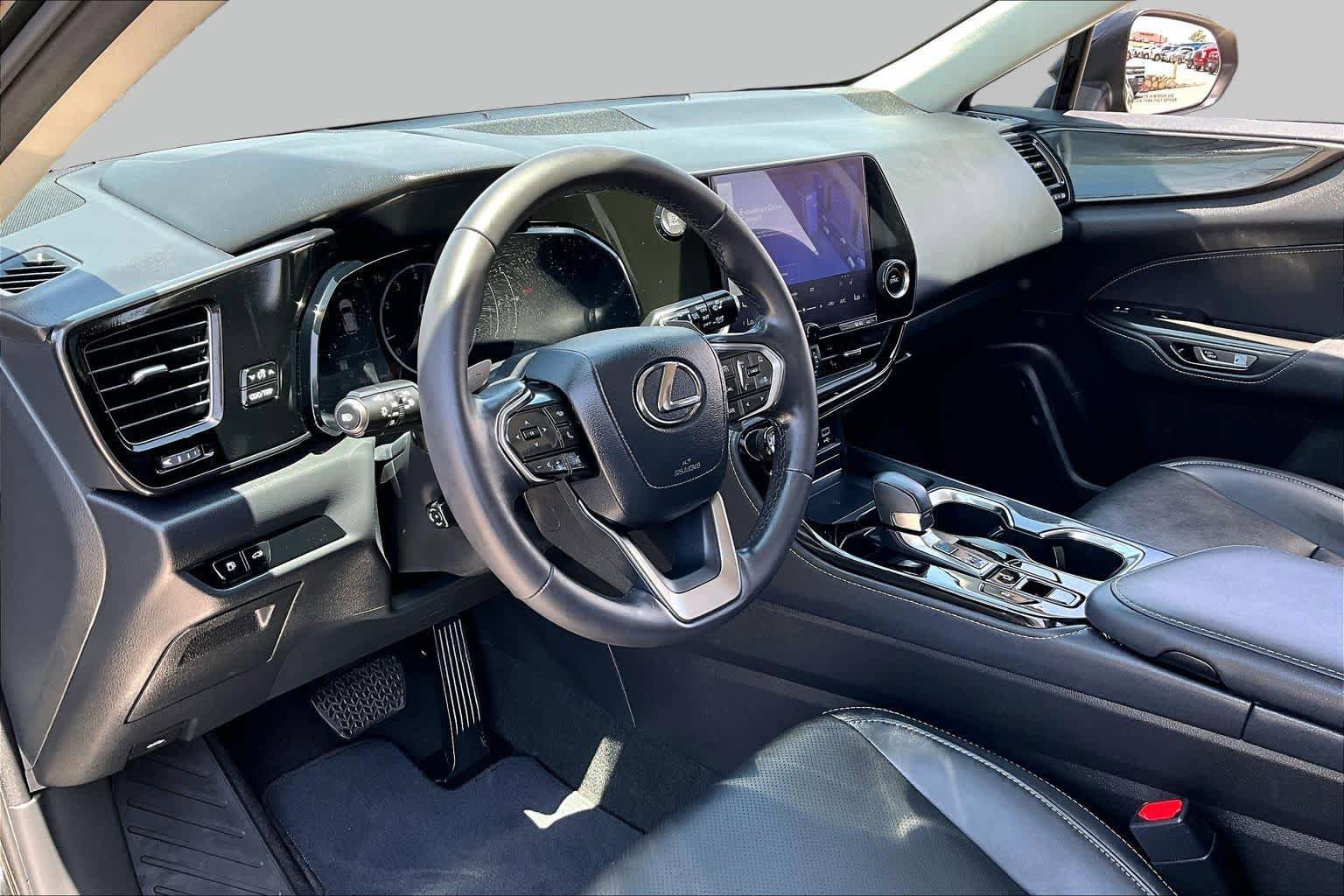 Used 2024 Lexus NX 250 FWD image 17