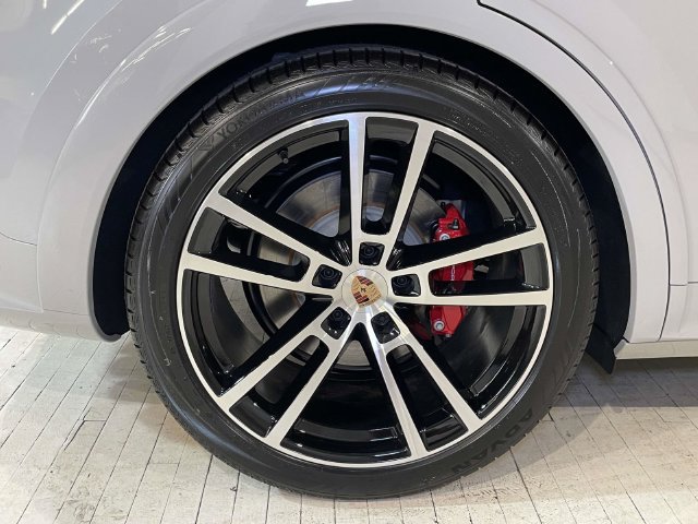 New 2026 Porsche Cayenne GTS AWD/4WD image 11