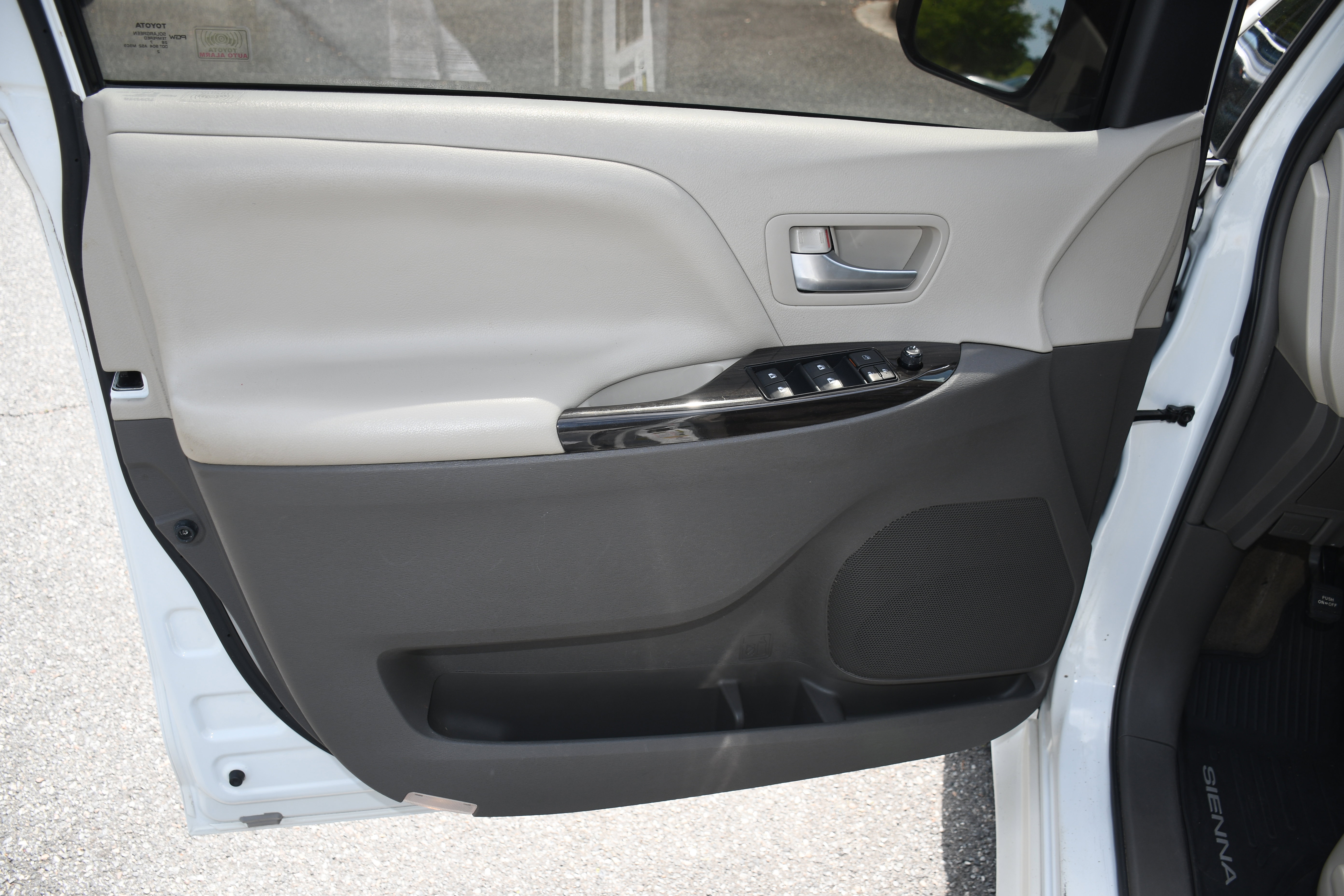 Used 2017 Toyota Sienna XLE w/ XLE Navigation Package FWD image 10