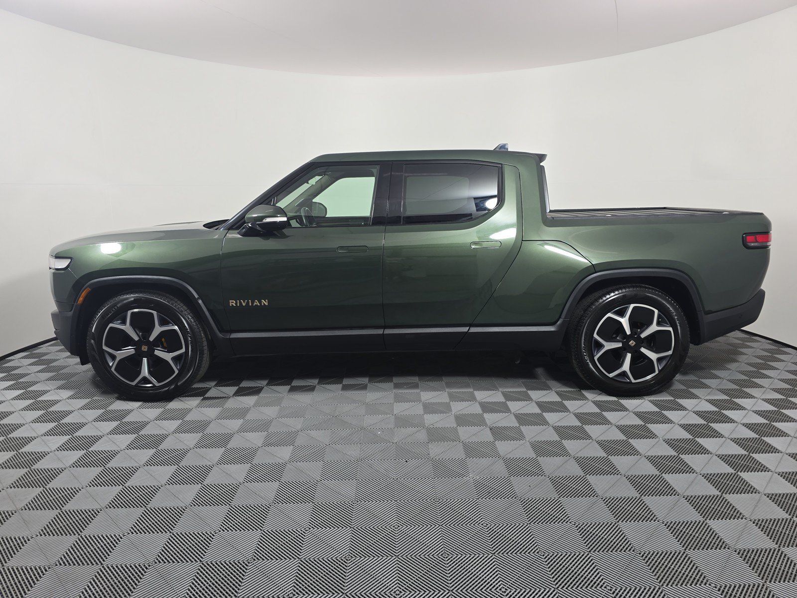 Used 2022 Rivian R1T Adventure AWD/4WD image 2