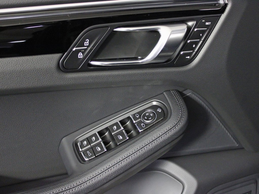 New 2026 Porsche Macan image 16