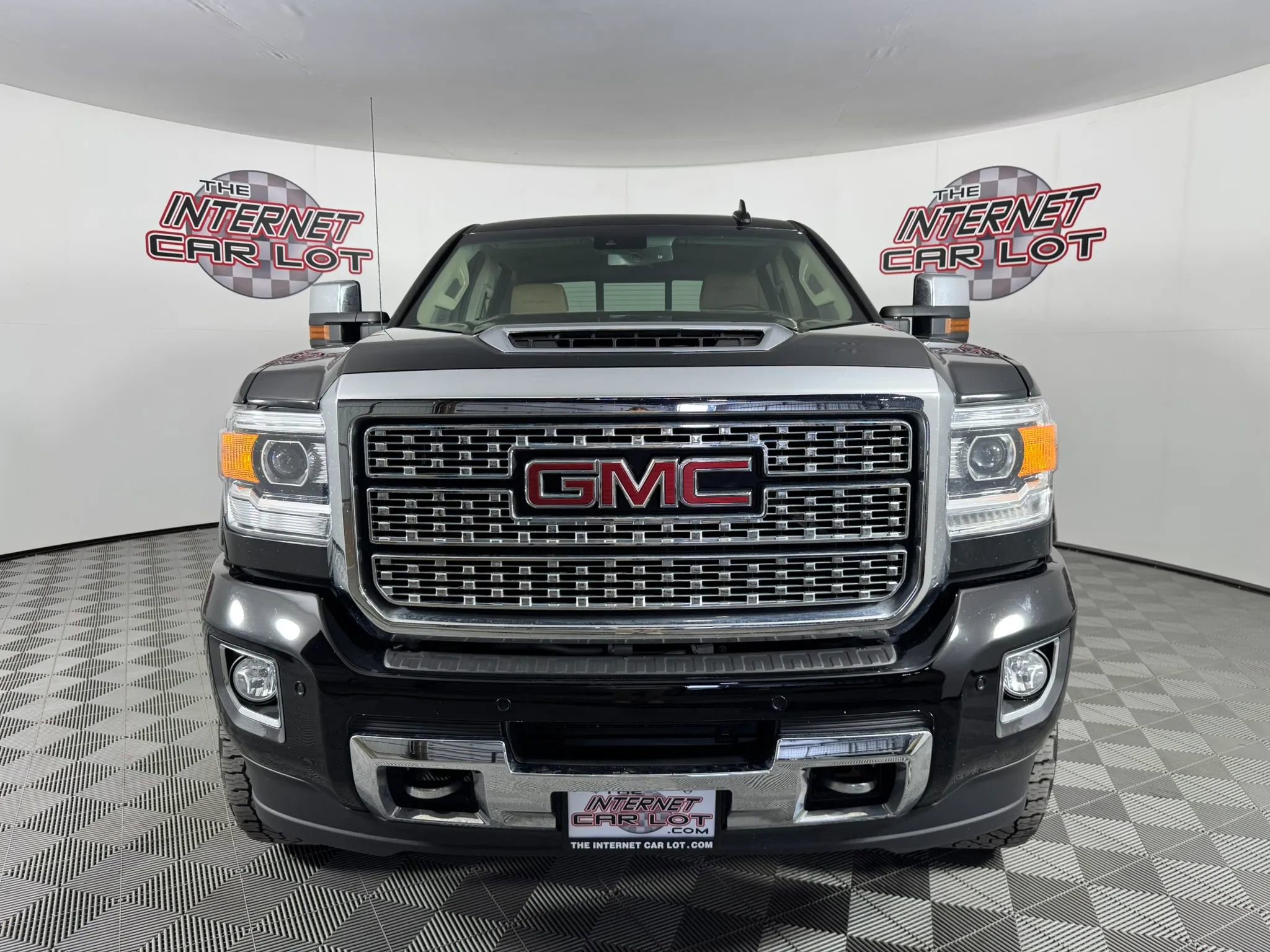 Used 2019 GMC Sierra 2500 Denali w/ Duramax Plus Package AWD/4WD image 2