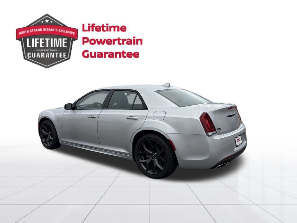 Used 2022 Chrysler 300 Touring L w/ Safetytec Plus Group image 3