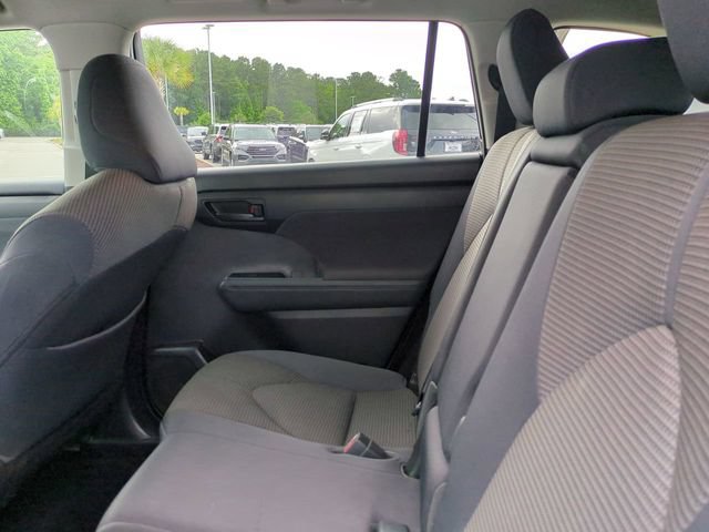Used 2022 Toyota Highlander LE FWD image 15