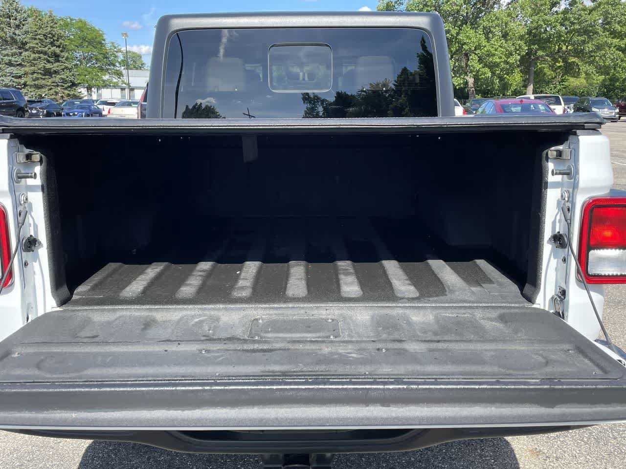 Used 2021 Jeep Gladiator Rubicon AWD/4WD image 17
