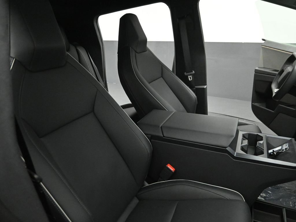 Used 2024 Tesla Cybertruck AWD Crew Cab image 21