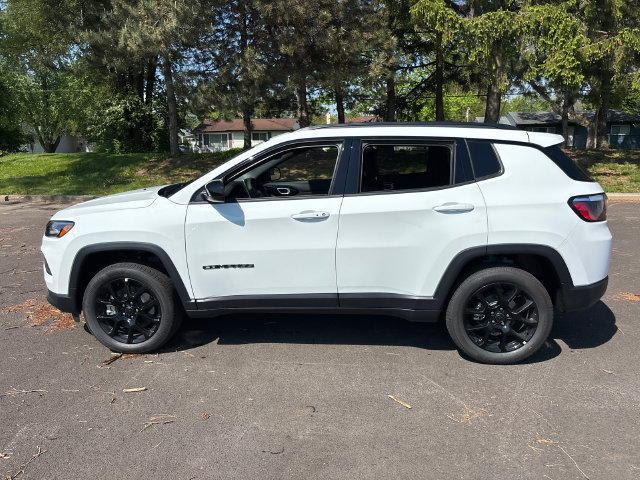 New 2026 Jeep Compass Latitude AWD/4WD image 3