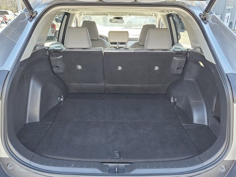 Used 2023 Toyota RAV4 XLE Premium image 15