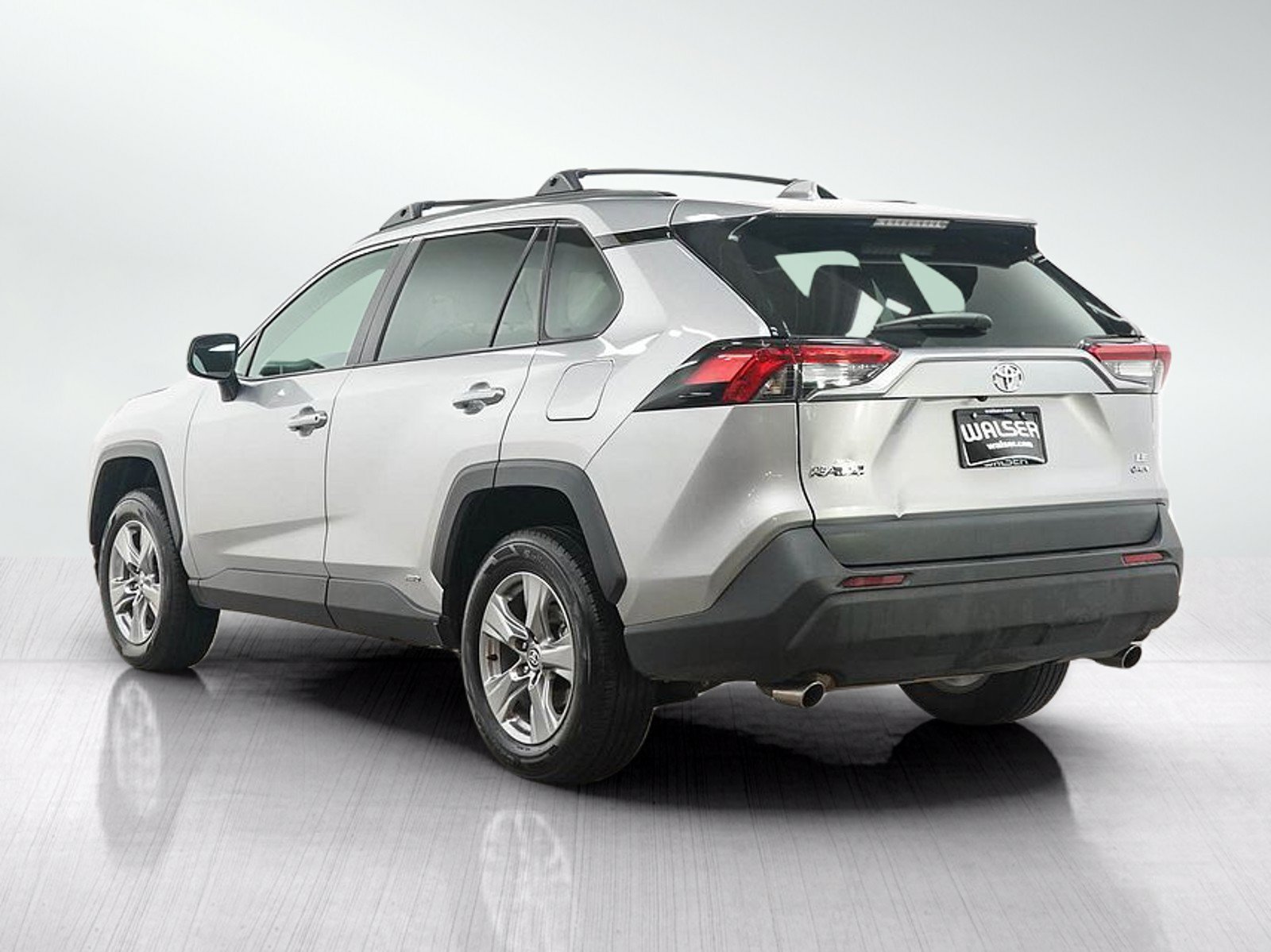 Used 2025 Toyota RAV4 LE AWD/4WD image 3