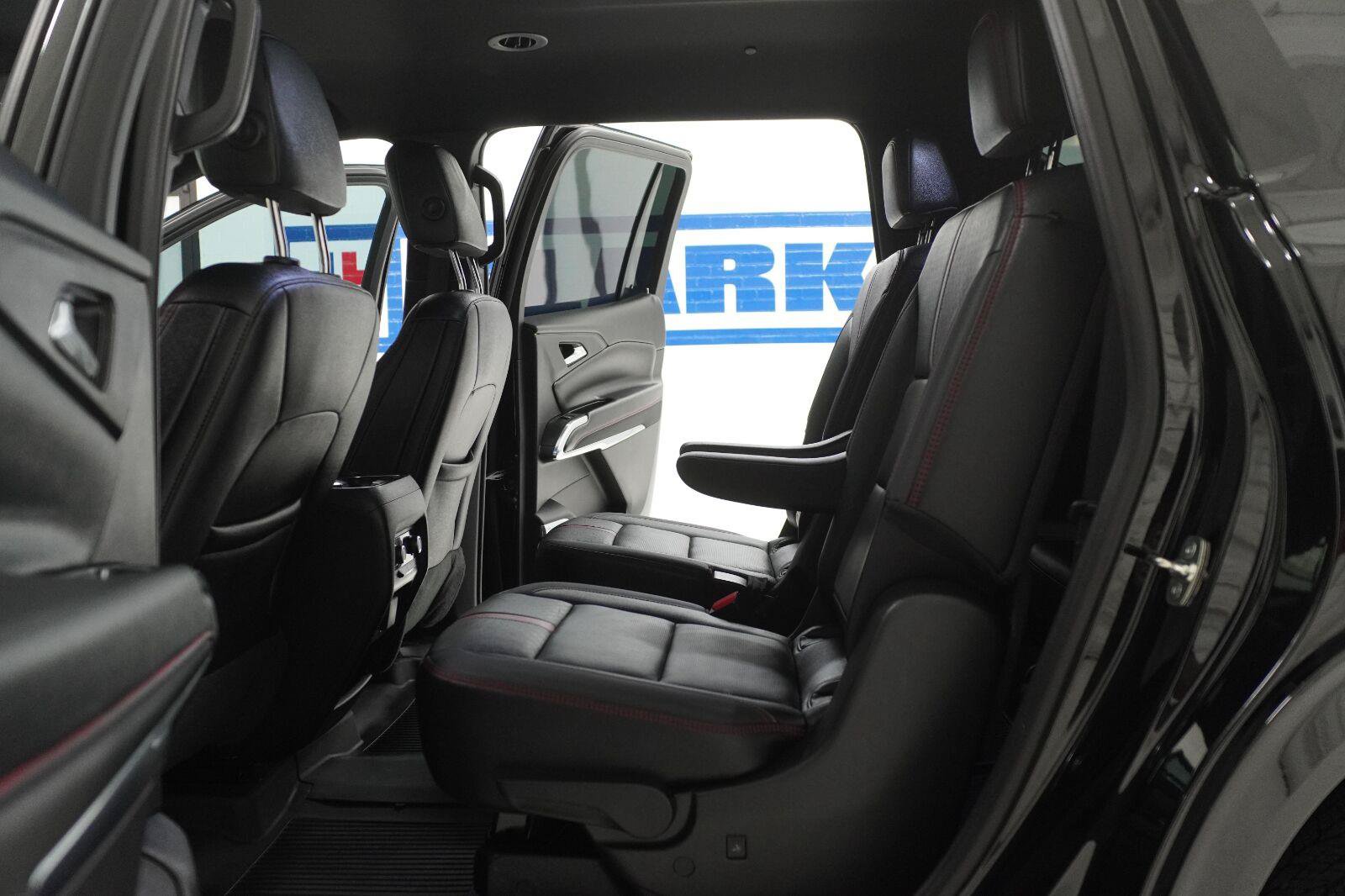 Used 2026 Chevrolet Traverse RS FWD image 28