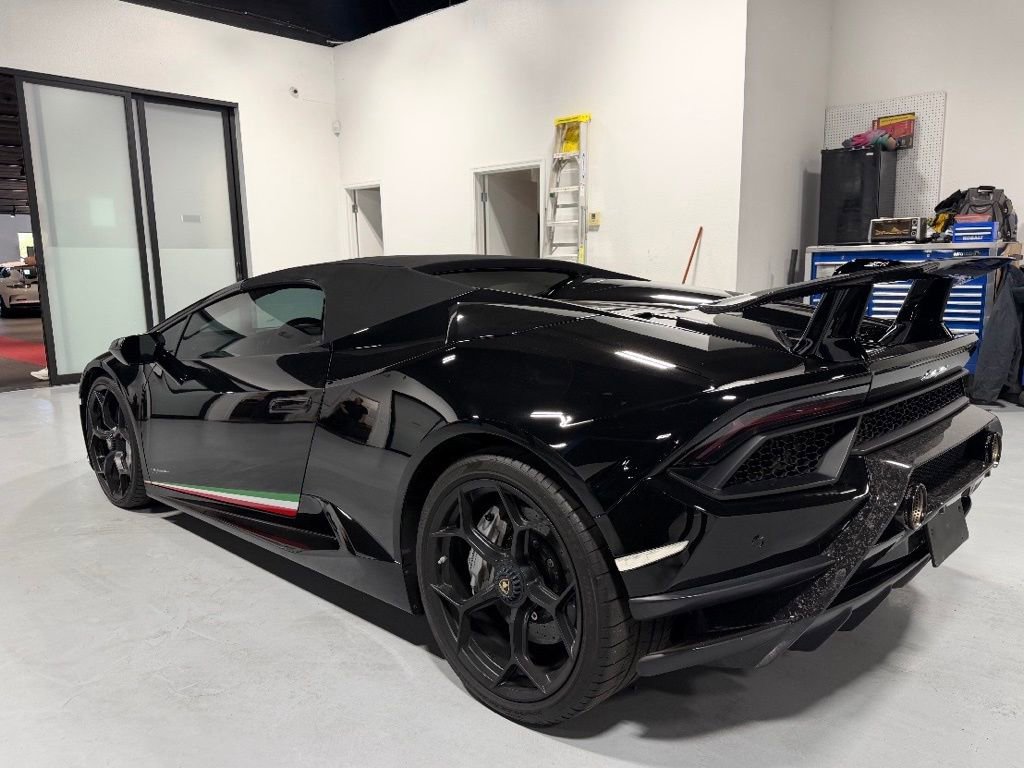 Used 2018 Lamborghini Huracan Performante image 5