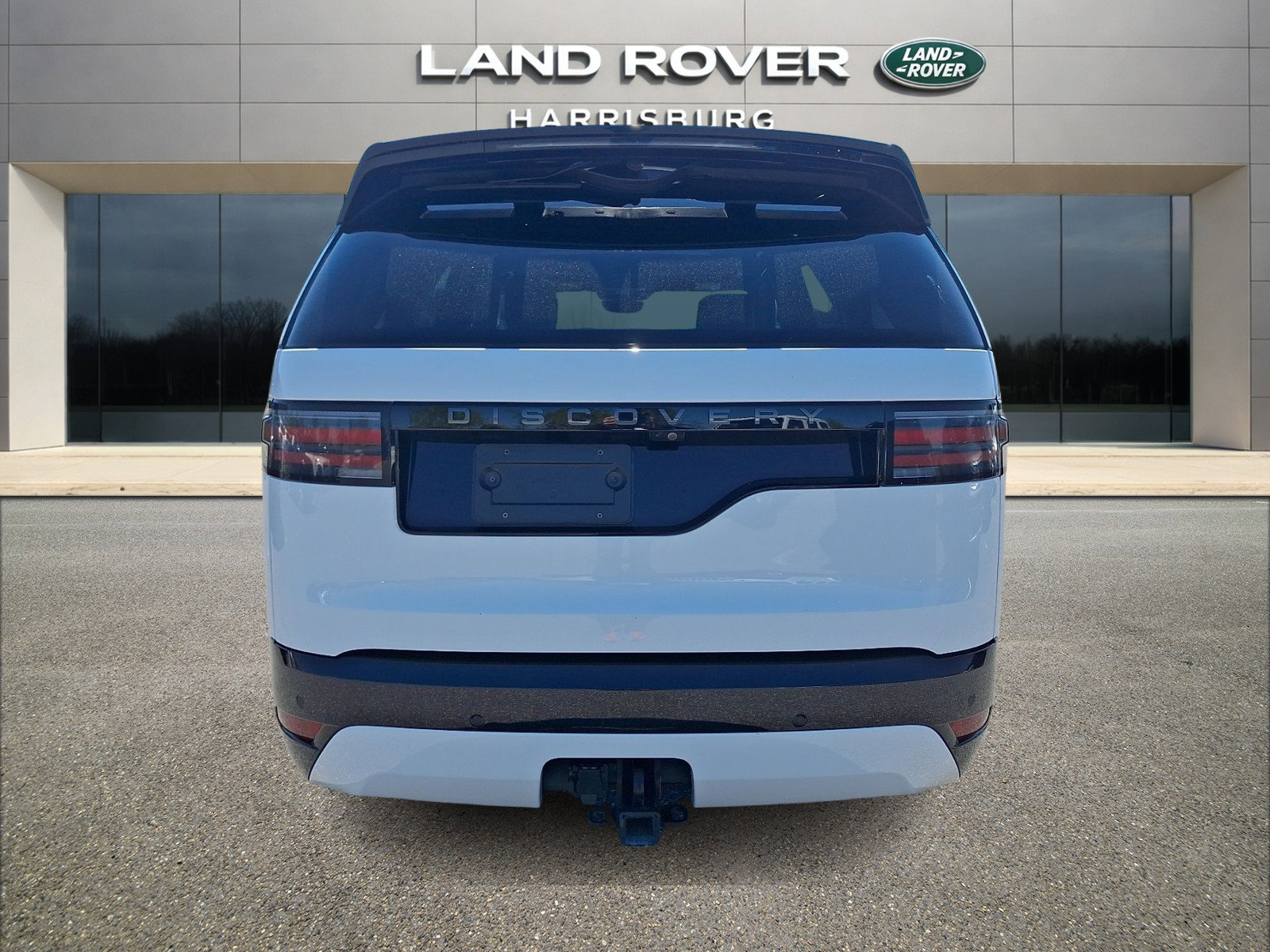 Used 2024 Land Rover Discovery Dynamic SE image 4