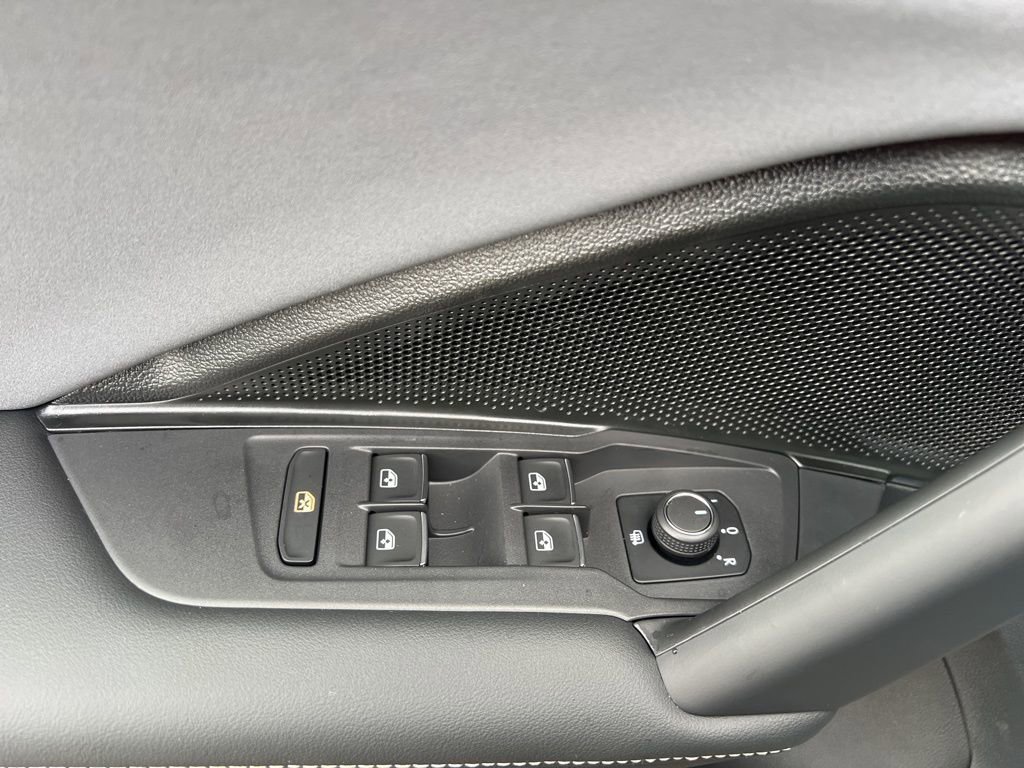 New 2026 Volkswagen Tiguan SE R-Line image 19