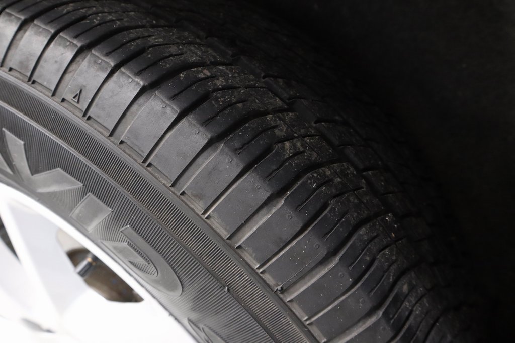 Used 2024 Chrysler Voyager LX image 18