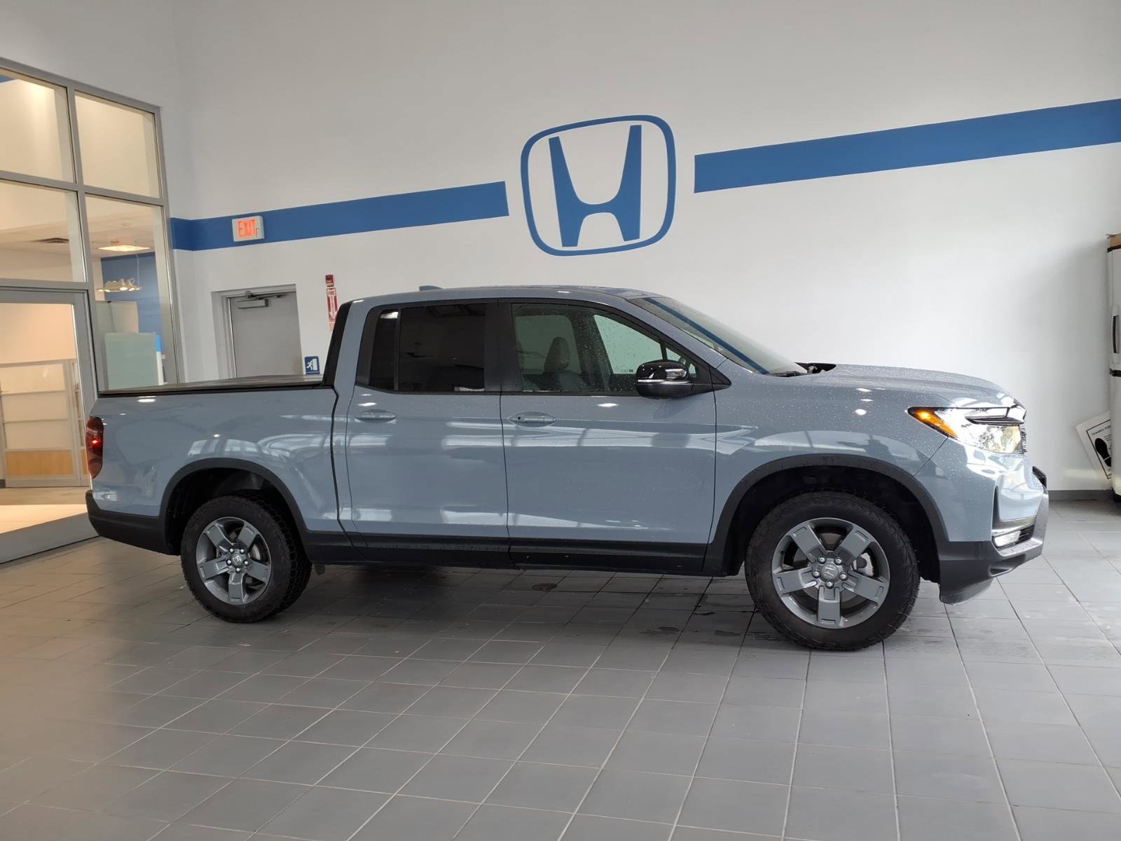 Used 2025 Honda Ridgeline TrailSport image 4