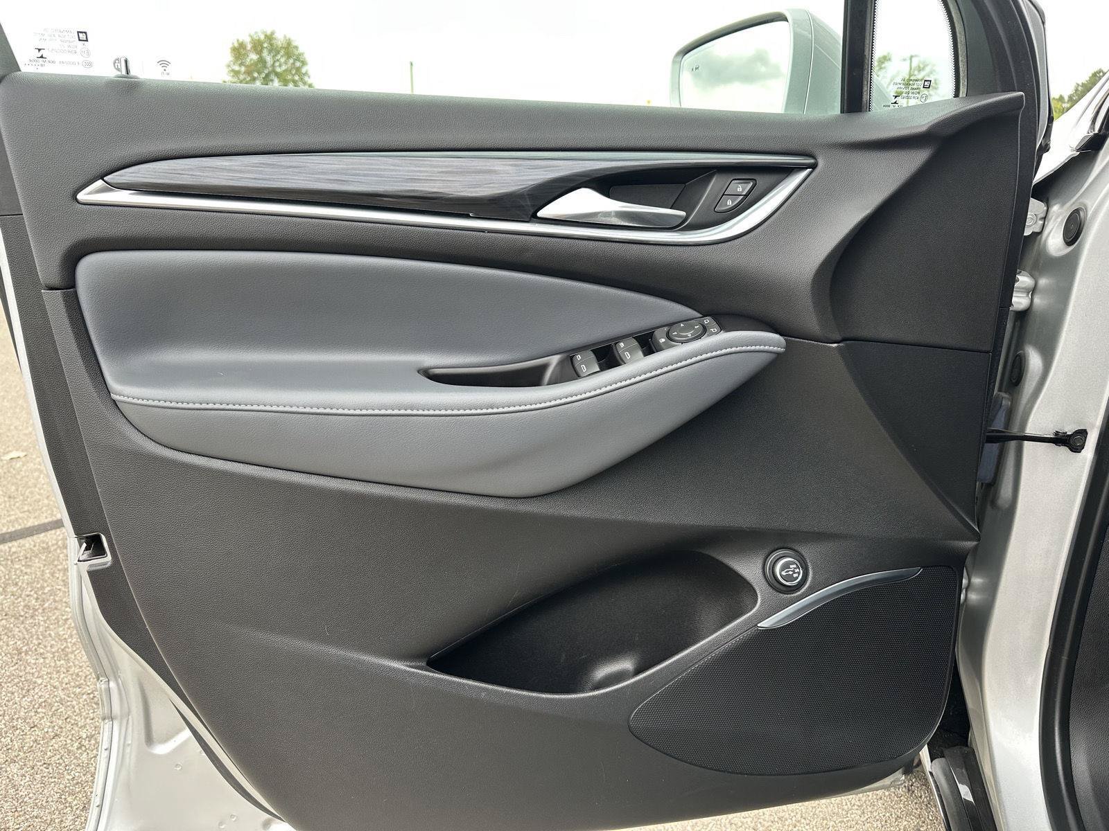 Used 2019 Buick Enclave Essence FWD image 15