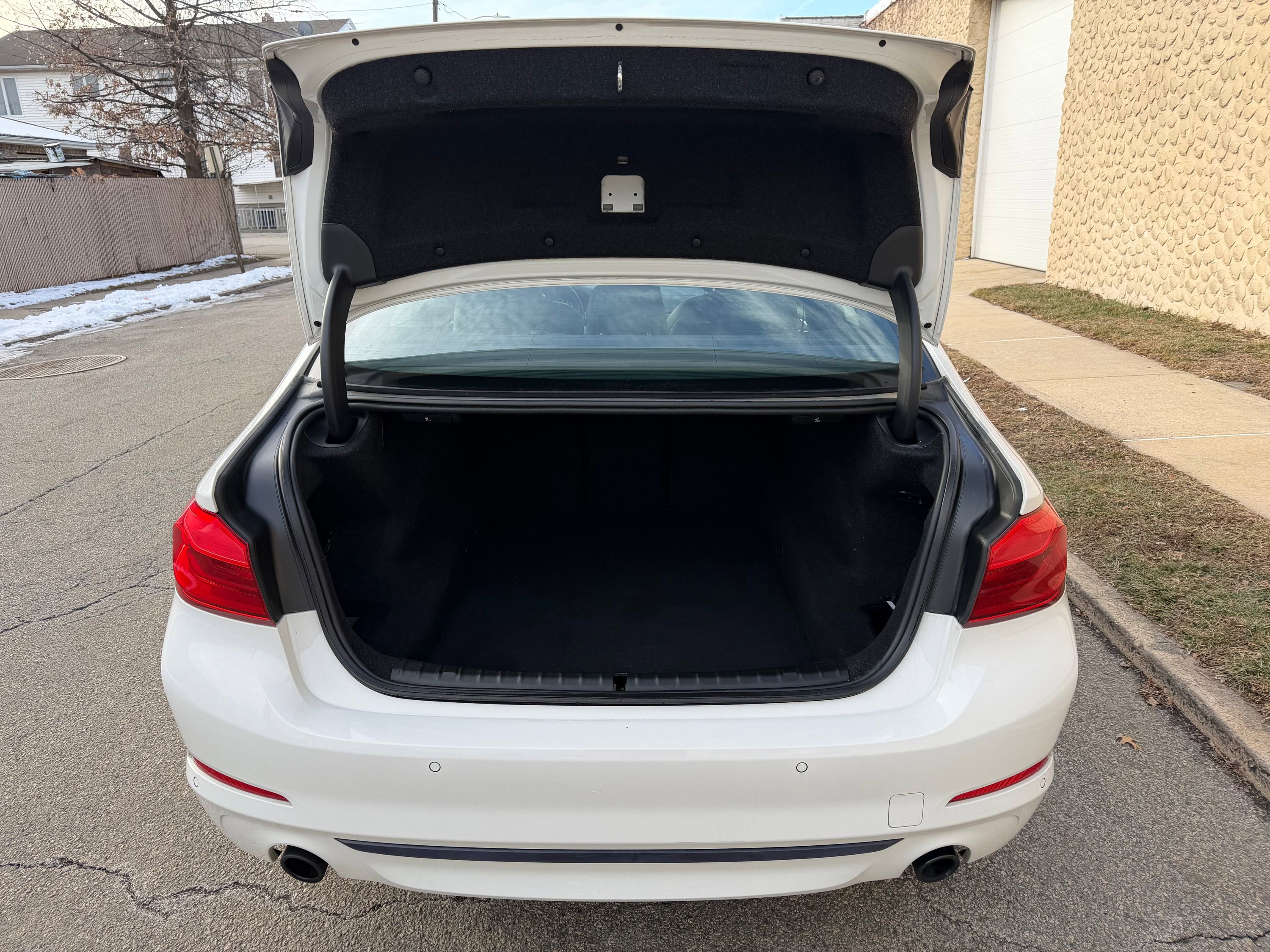 Used 2018 BMW 530i xDrive image 12