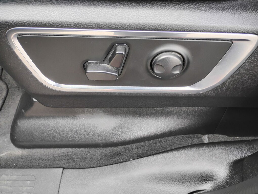 Used 2024 RAM 1500 Laramie AWD/4WD image 13