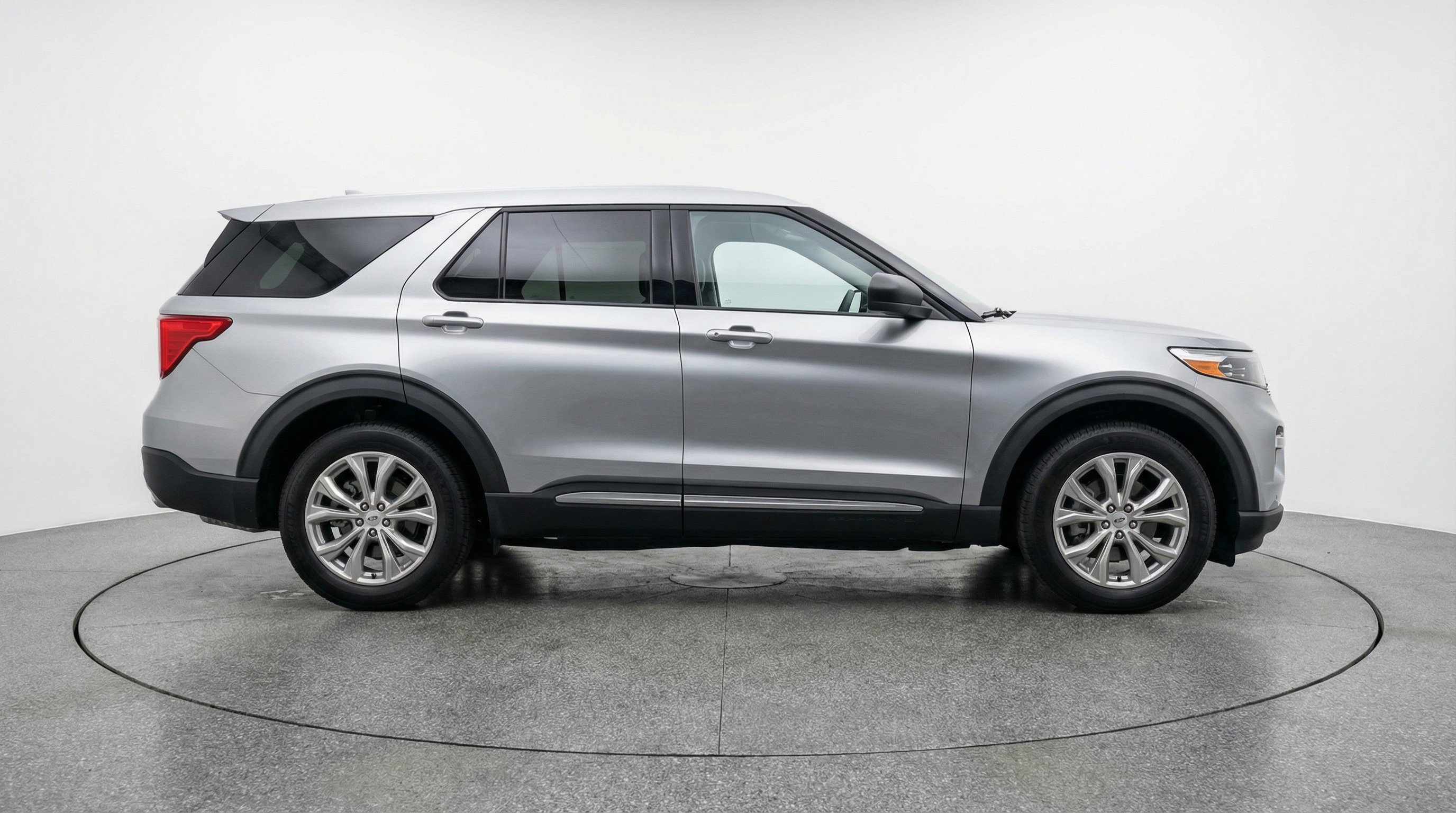 Used 2024 Ford Explorer Limited image 11