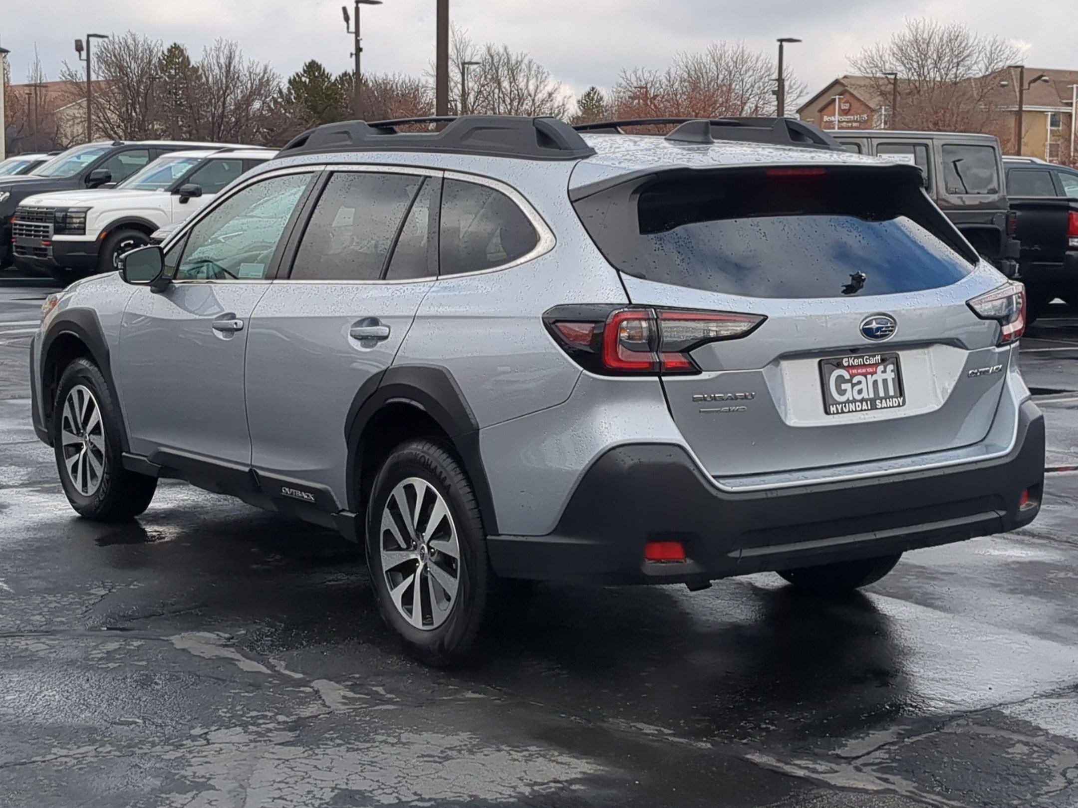 Used 2025 Subaru Outback Premium image 6