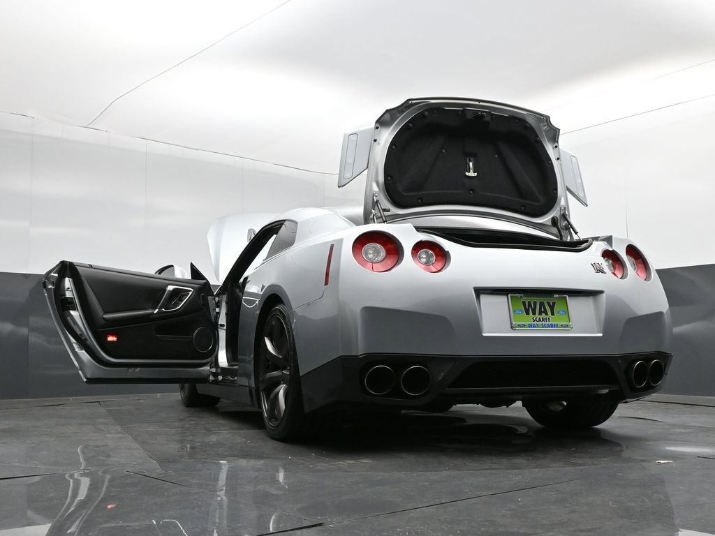 Used 2011 Nissan GT-R Premium AWD/4WD image 38