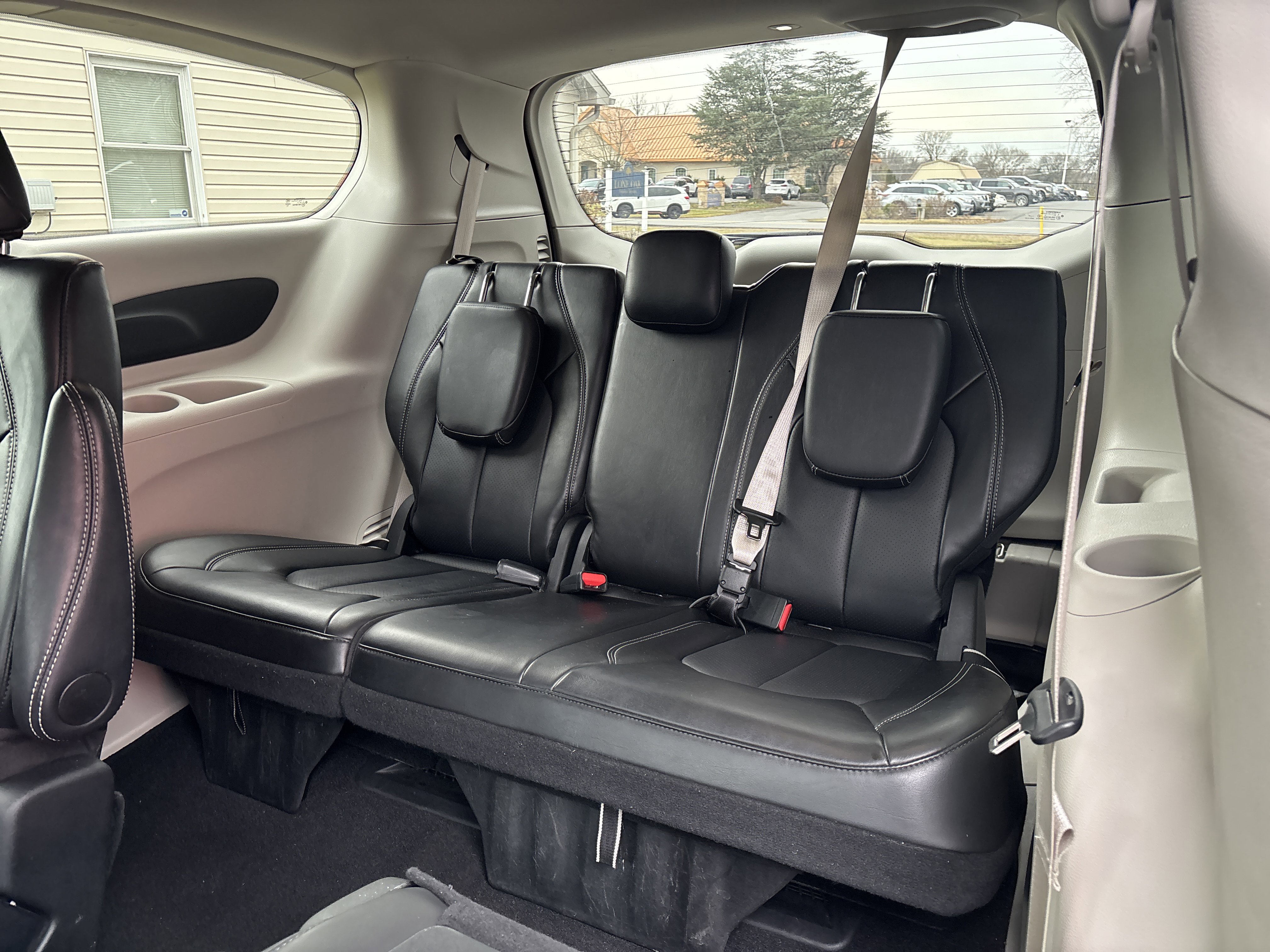 Used 2024 Chrysler Pacifica Touring-L image 15