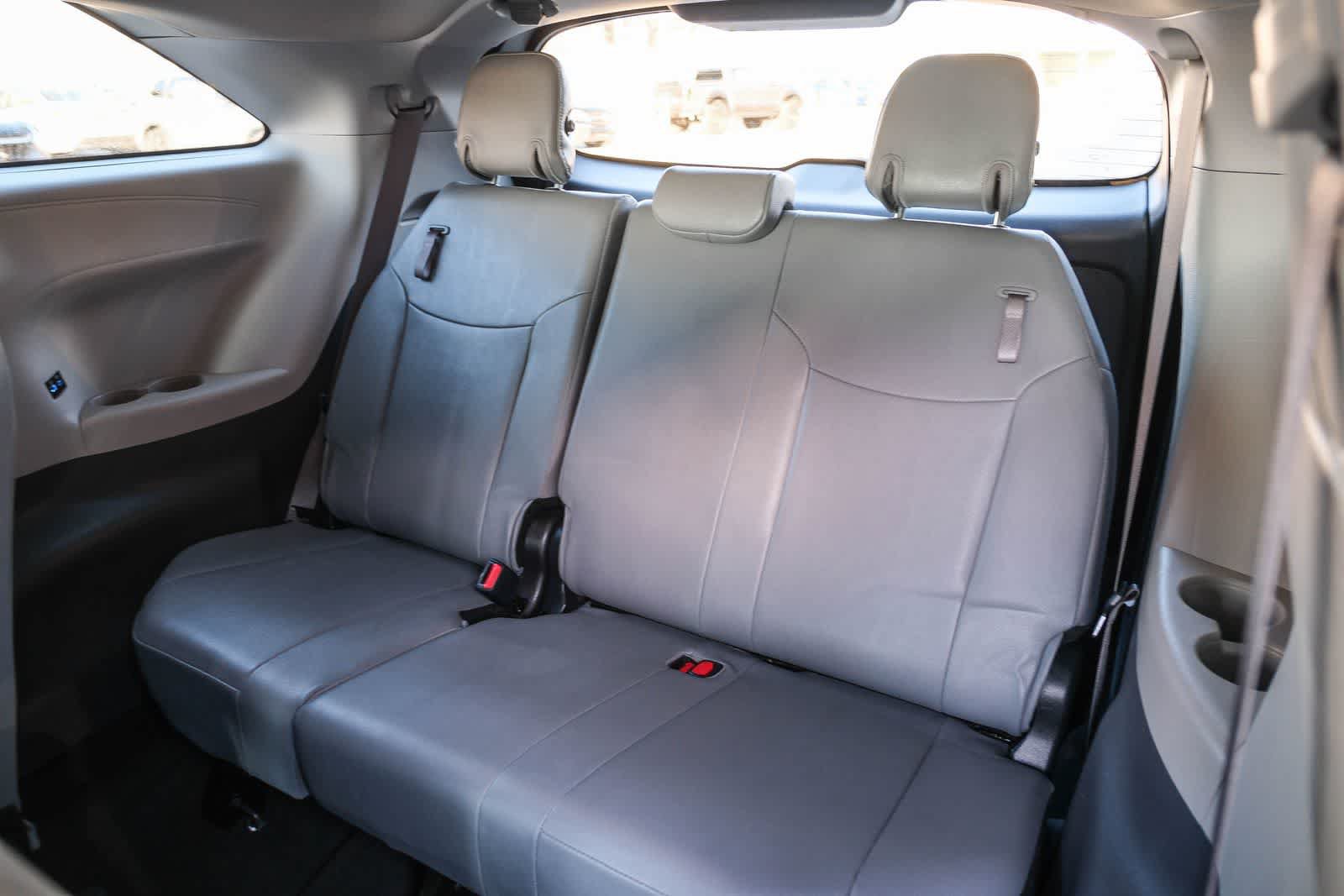 Certified 2024 Toyota Sienna XLE FWD image 15