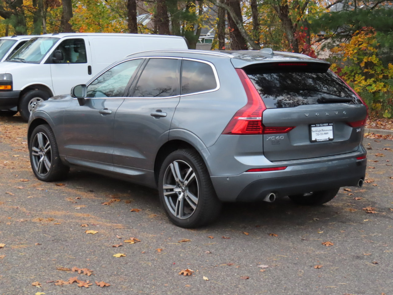 Used 2019 Volvo XC60 T6 Momentum w/ Premium Package image 3