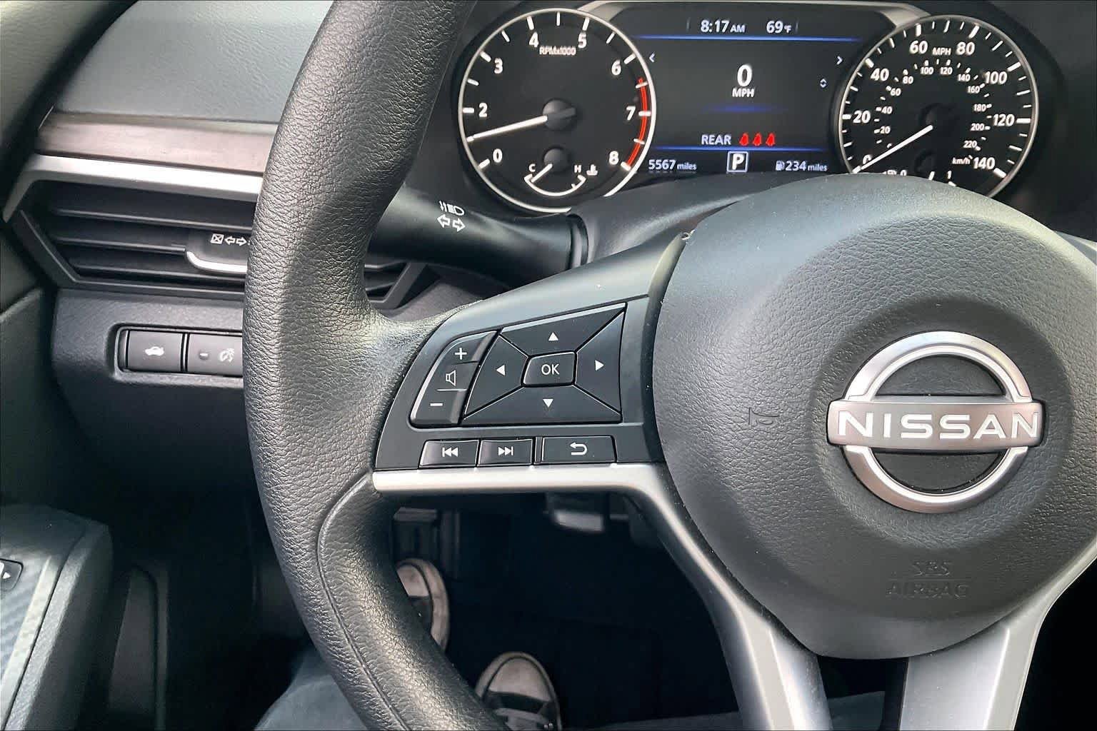 Used 2025 Nissan Altima 2.5 SV FWD image 23