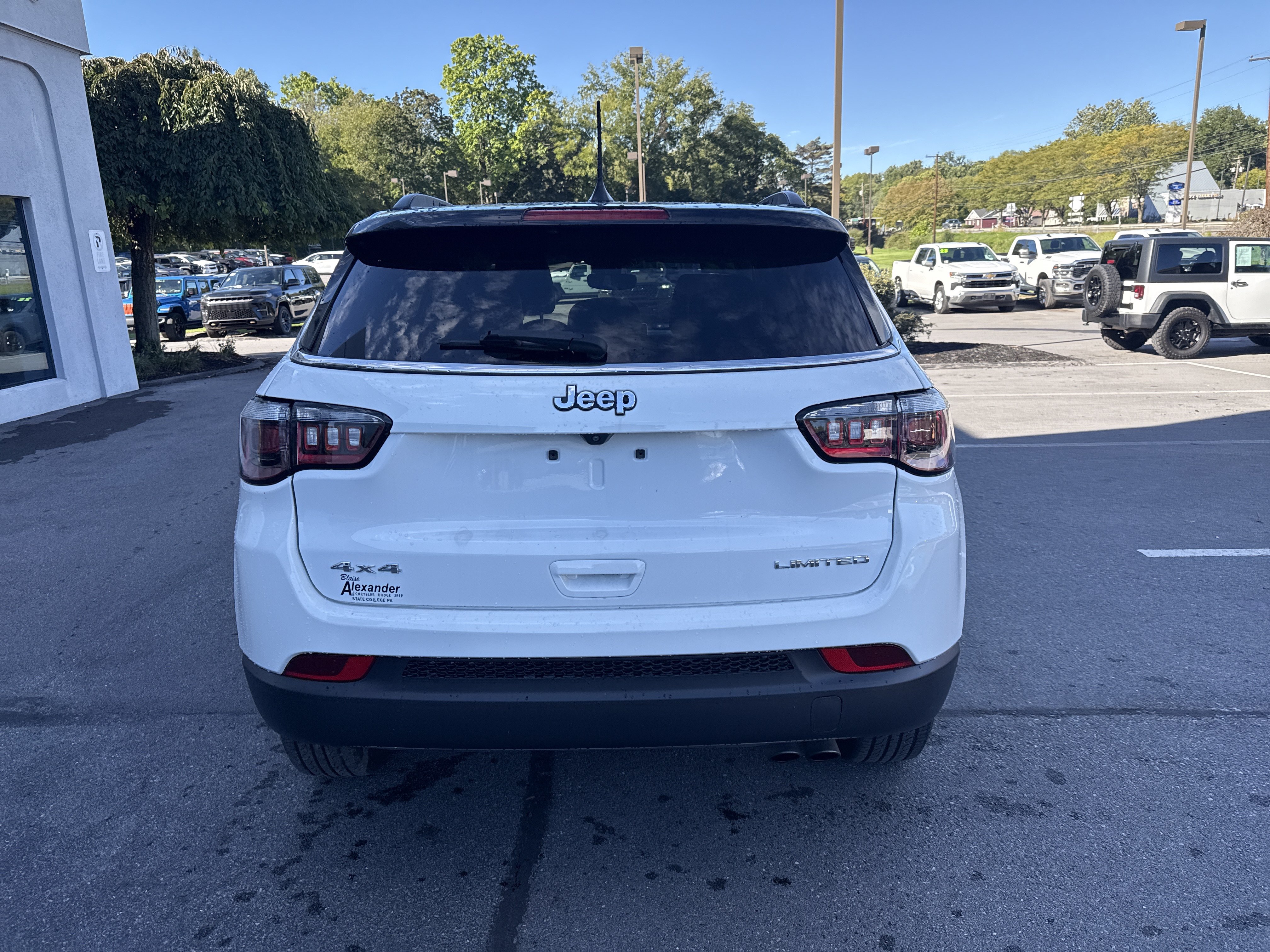 Used 2022 Jeep Compass Limited AWD/4WD image 4