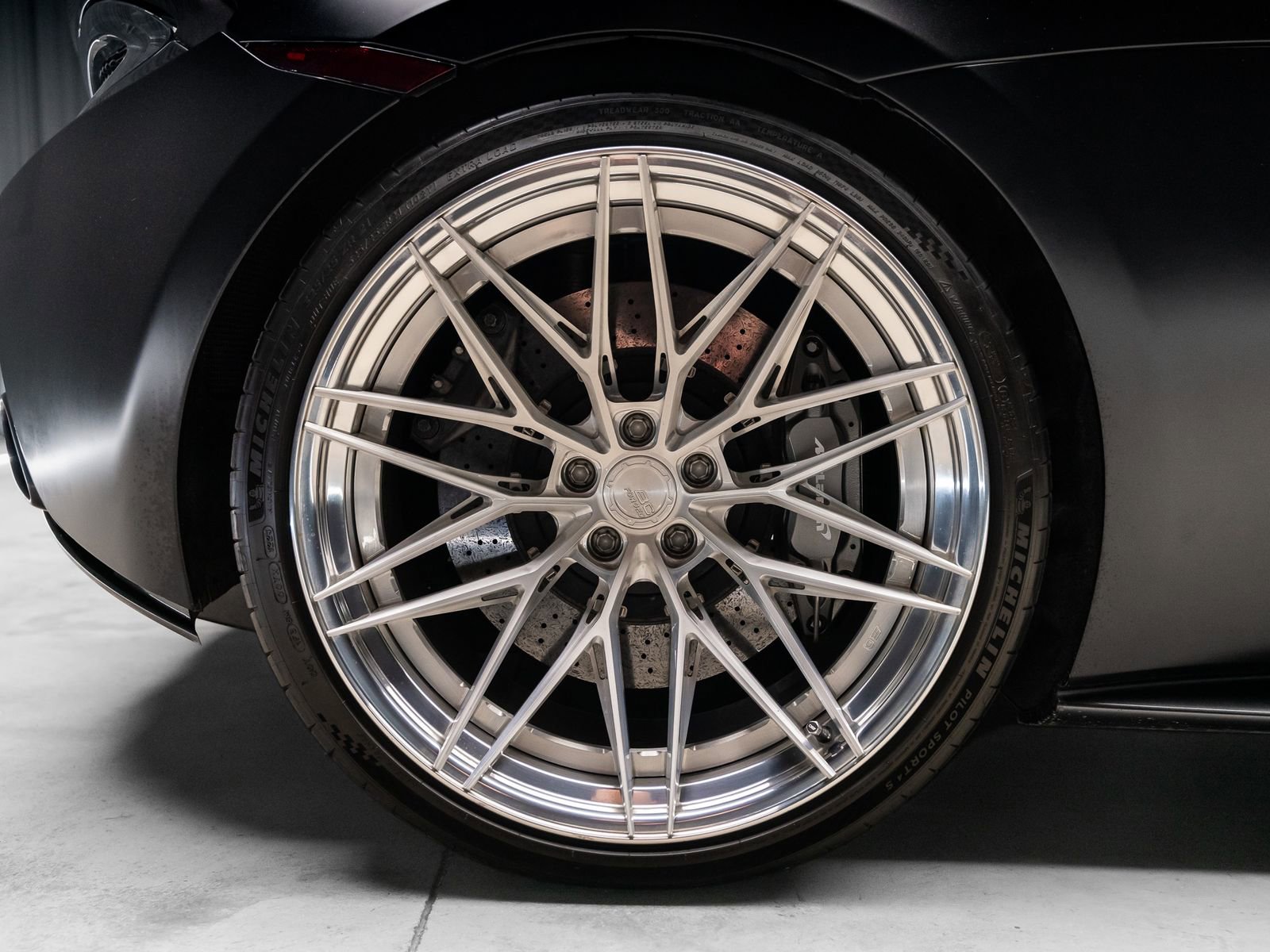 Used 2018 McLaren 570S Spider RWD image 43