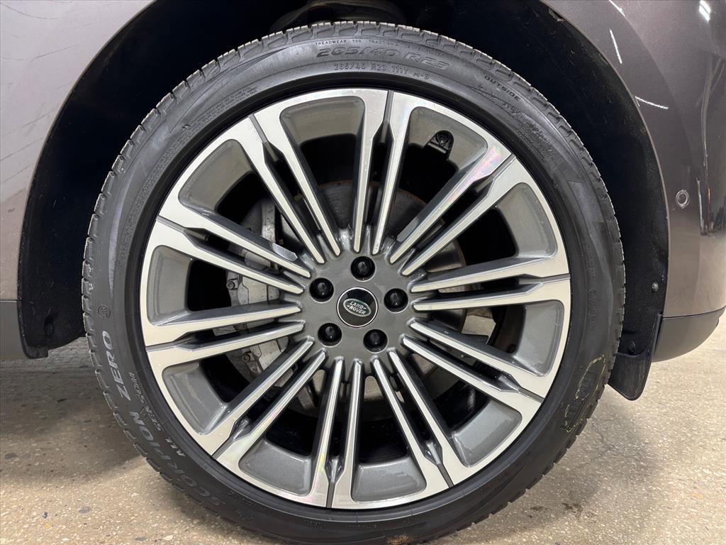 Used 2024 Land Rover Range Rover Sport SE image 11