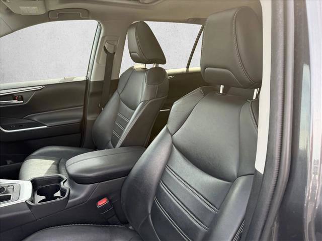 Used 2020 Toyota RAV4 XLE Premium image 11