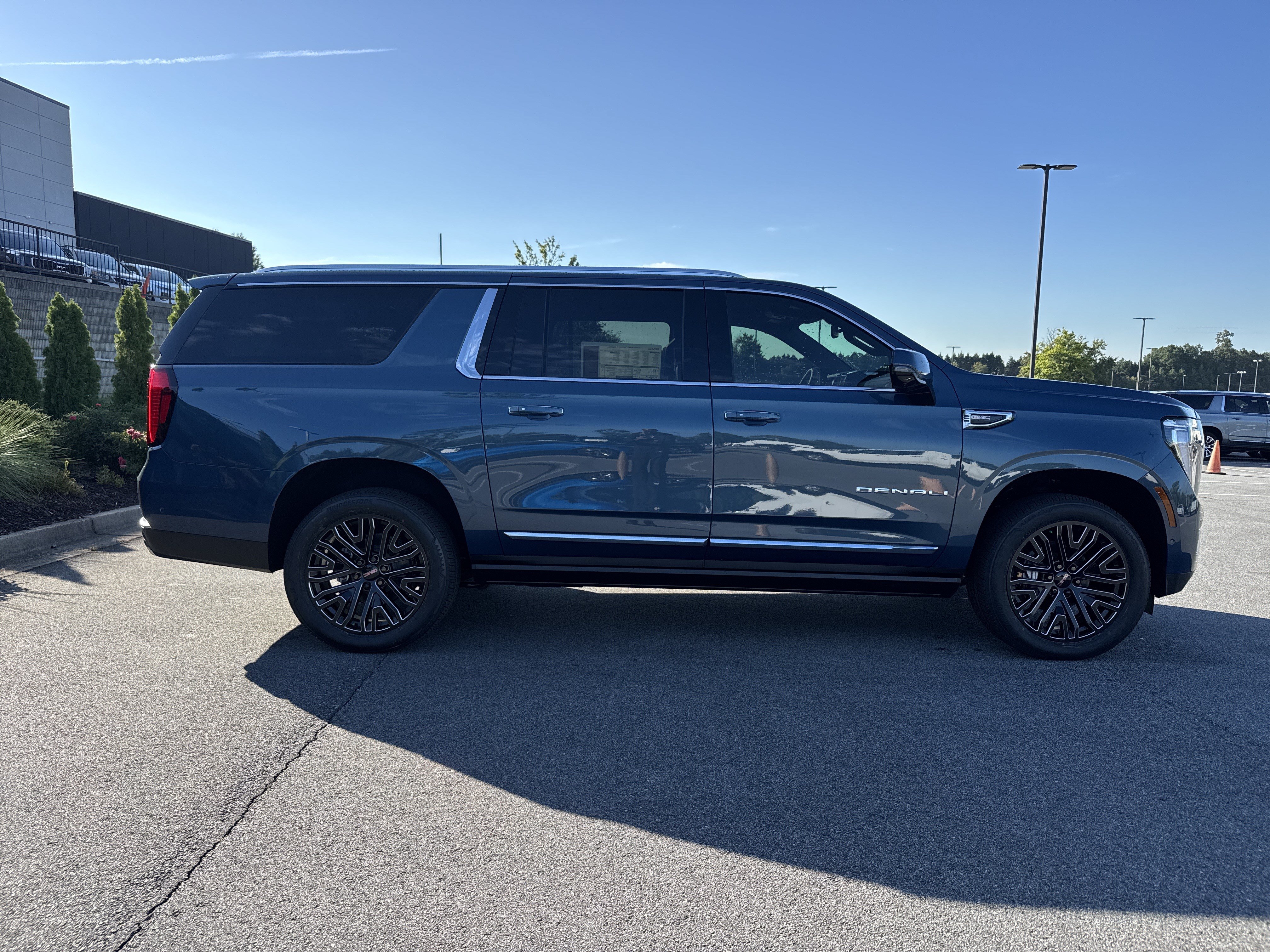 New 2026 GMC Yukon XL Denali w/ Sun & Power Step Package AWD/4WD image 11
