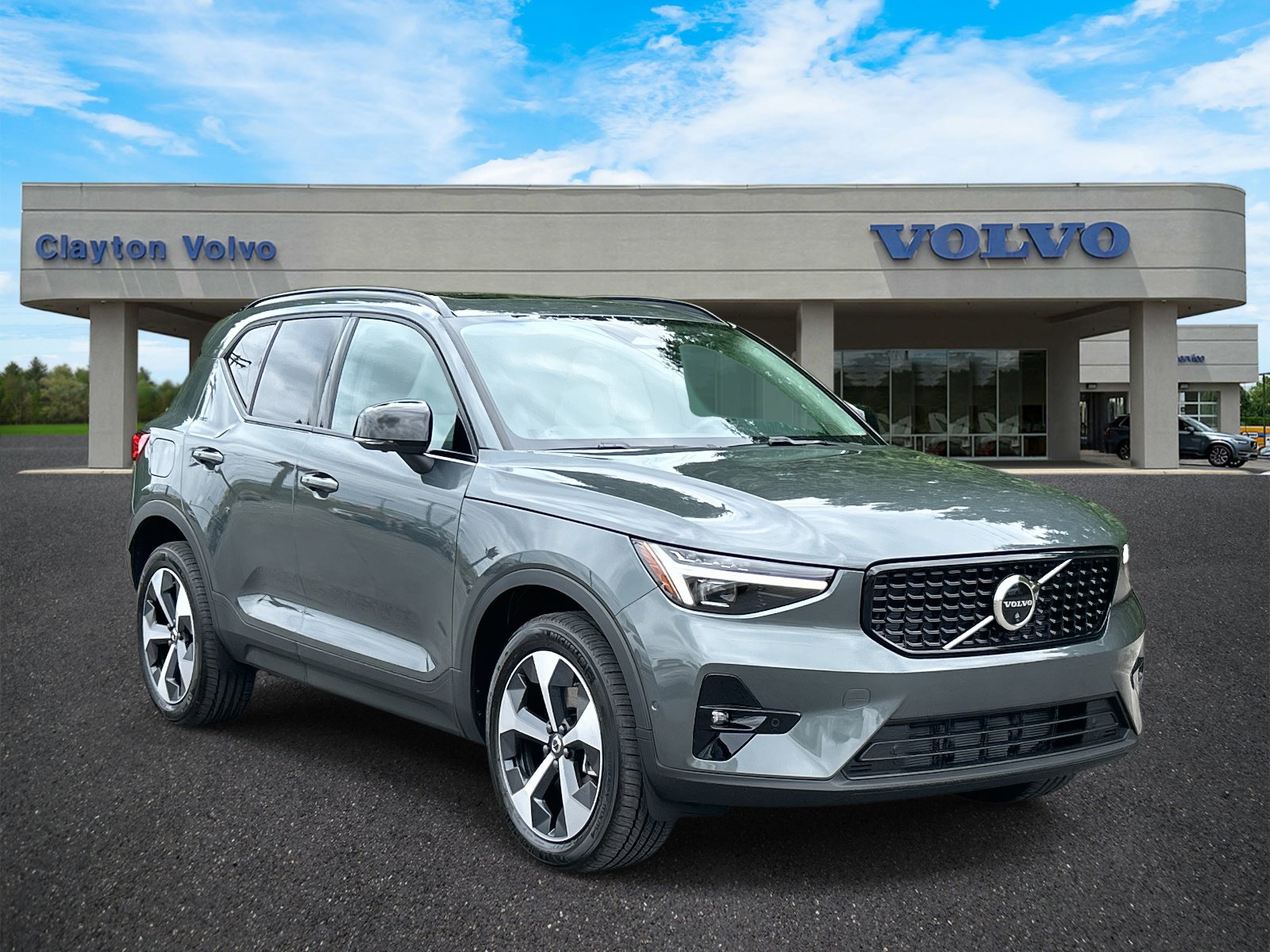 New 2026 Volvo XC40 B5 Plus w/ Protection Package Premier