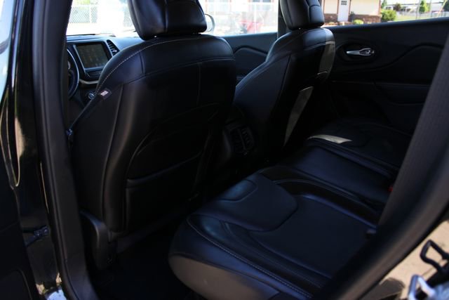 Used 2015 Jeep Cherokee Limited w/ Luxury Group AWD/4WD image 25