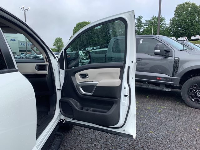 Used 2024 Nissan Titan SV w/ SV Convenience Package AWD/4WD image 14