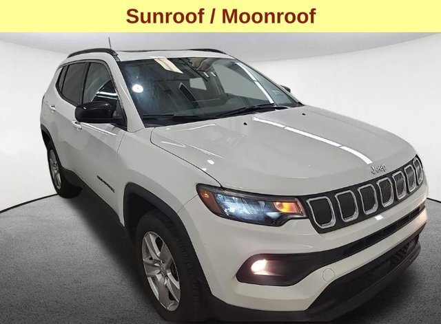 Used 2022 Jeep Compass Latitude w/ Sun and Sound Group AWD/4WD image 4