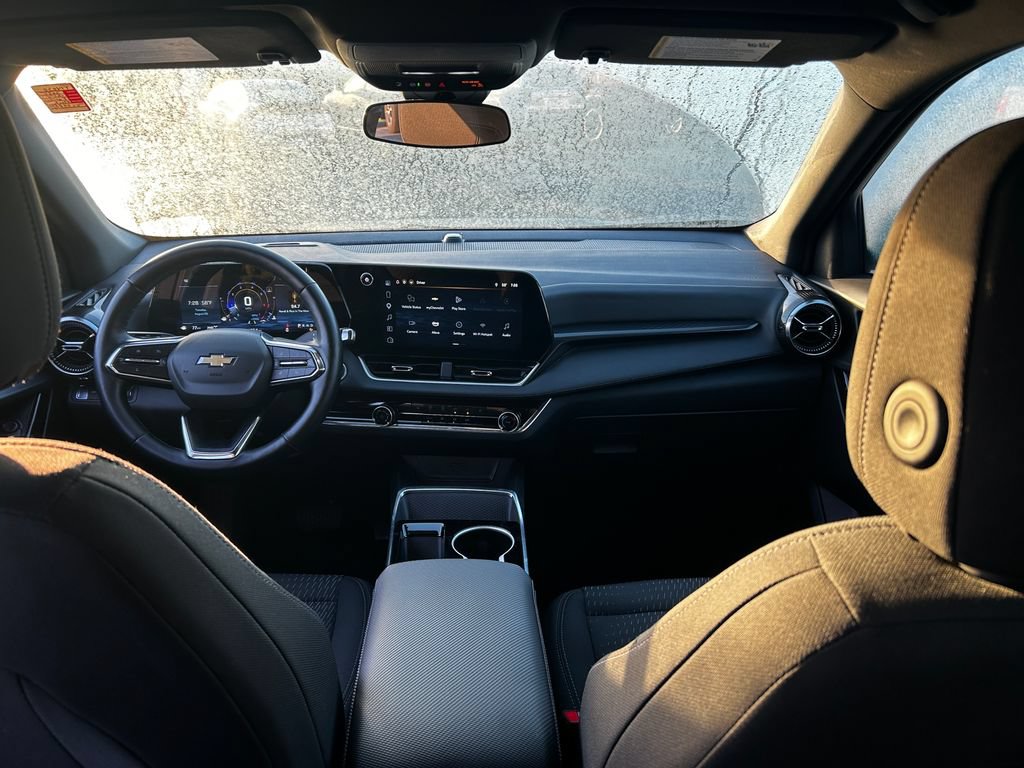 Used 2025 Chevrolet Equinox LT AWD/4WD image 8