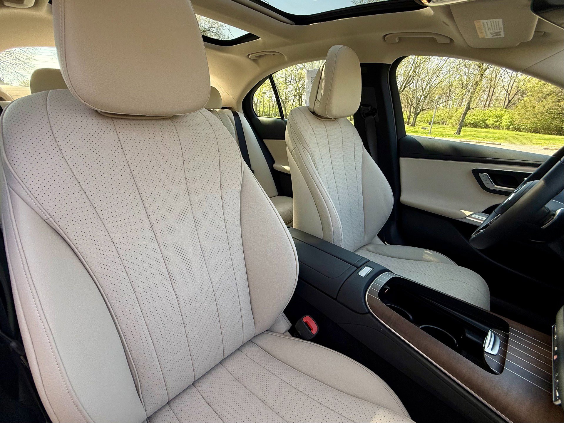 Used 2025 Mercedes-Benz E 350 Sedan image 19