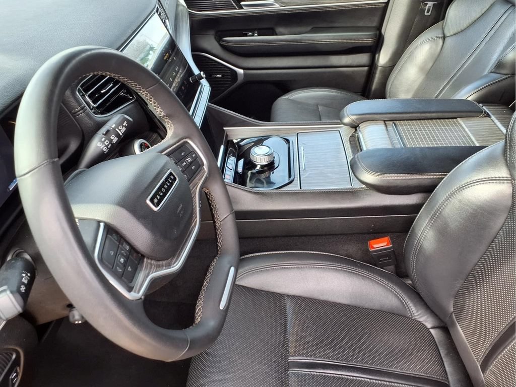 Used 2024 Jeep Wagoneer Series II w/ Flexible Seating Group RWD image 16
