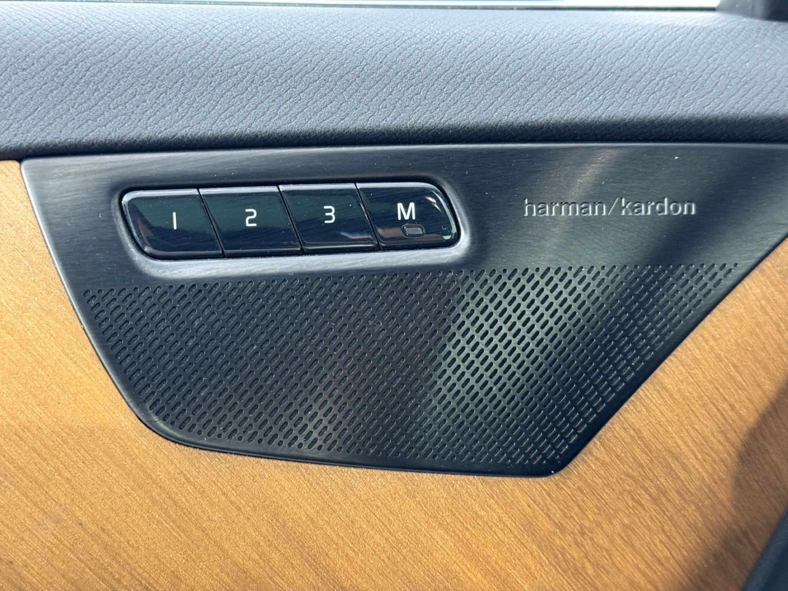 Used 2024 Volvo XC90 T8 Plus image 18