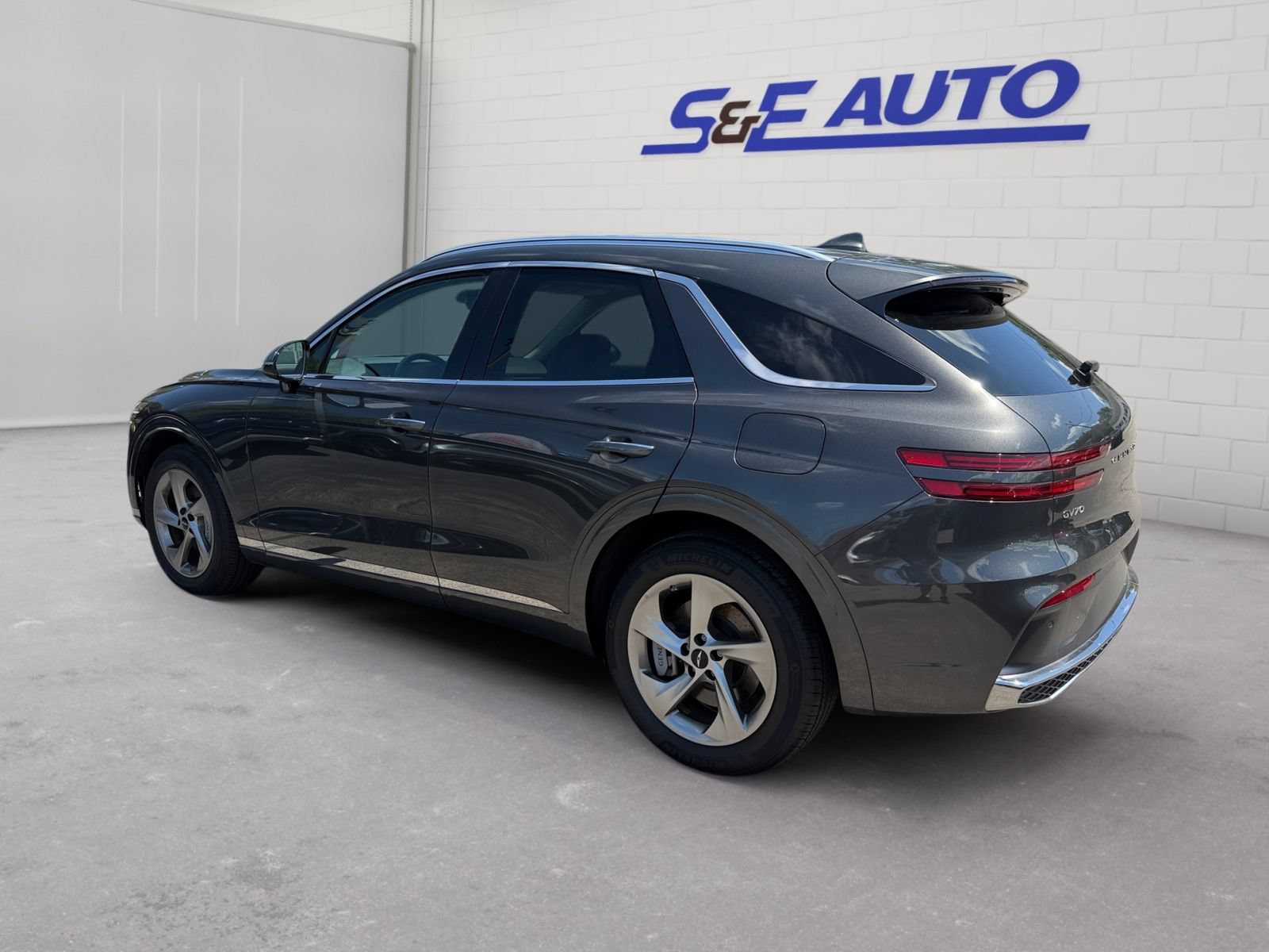 Used 2026 Genesis GV70 2.5T Select AWD/4WD image 3