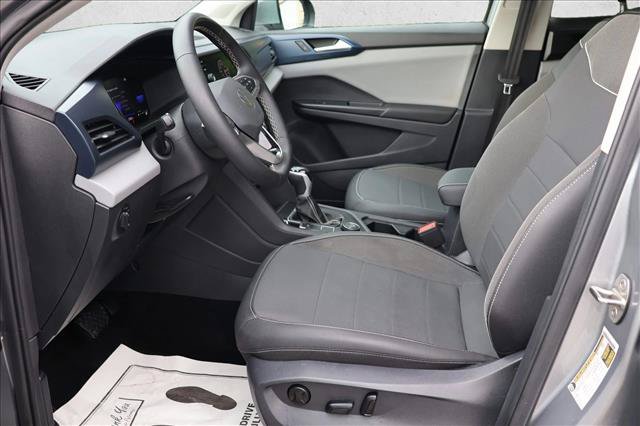 Used 2023 Volkswagen Taos SE w/ Panoramic Sunroof Package AWD/4WD image 11