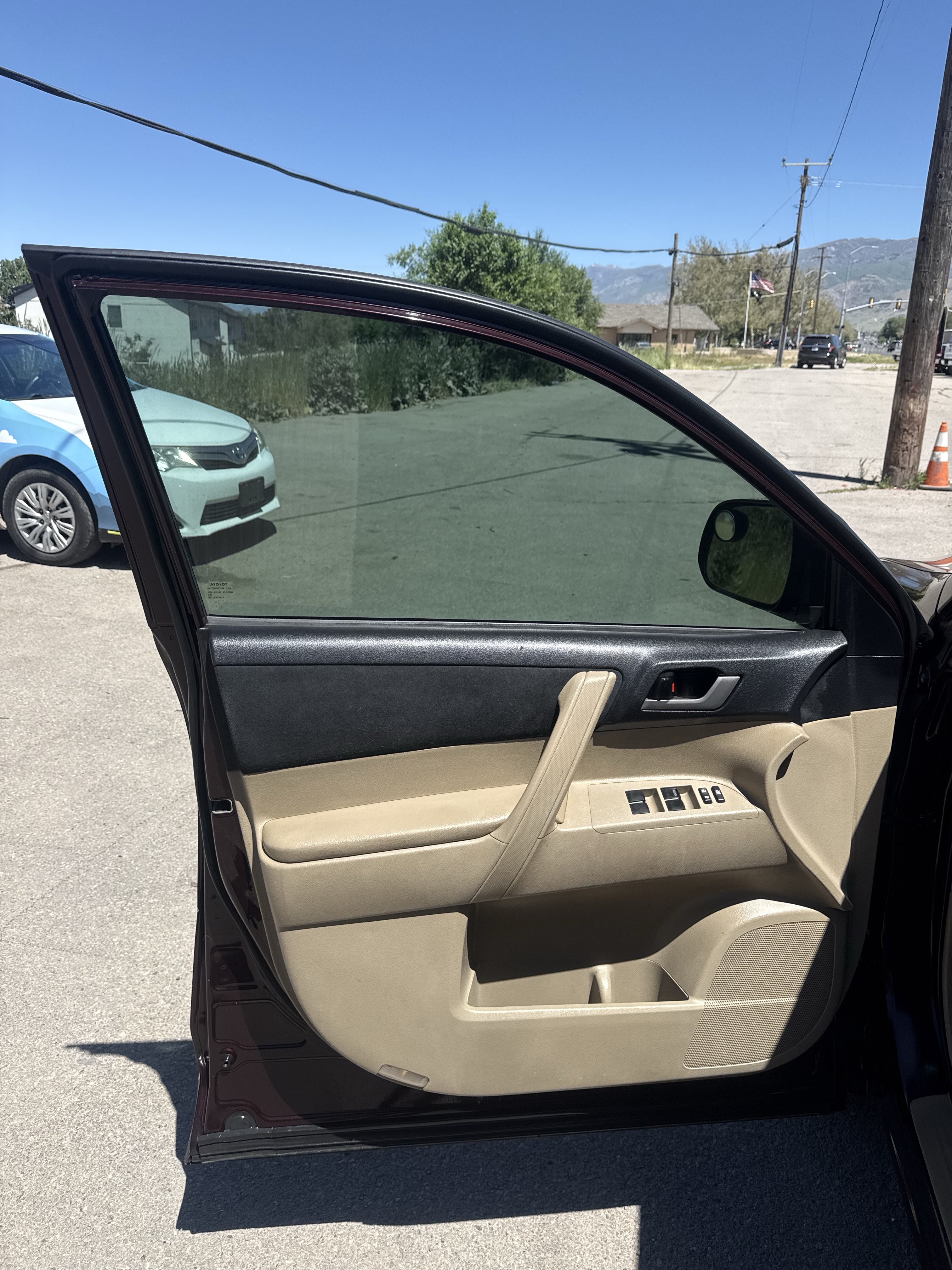 Used 2013 Toyota Highlander Plus AWD/4WD image 17