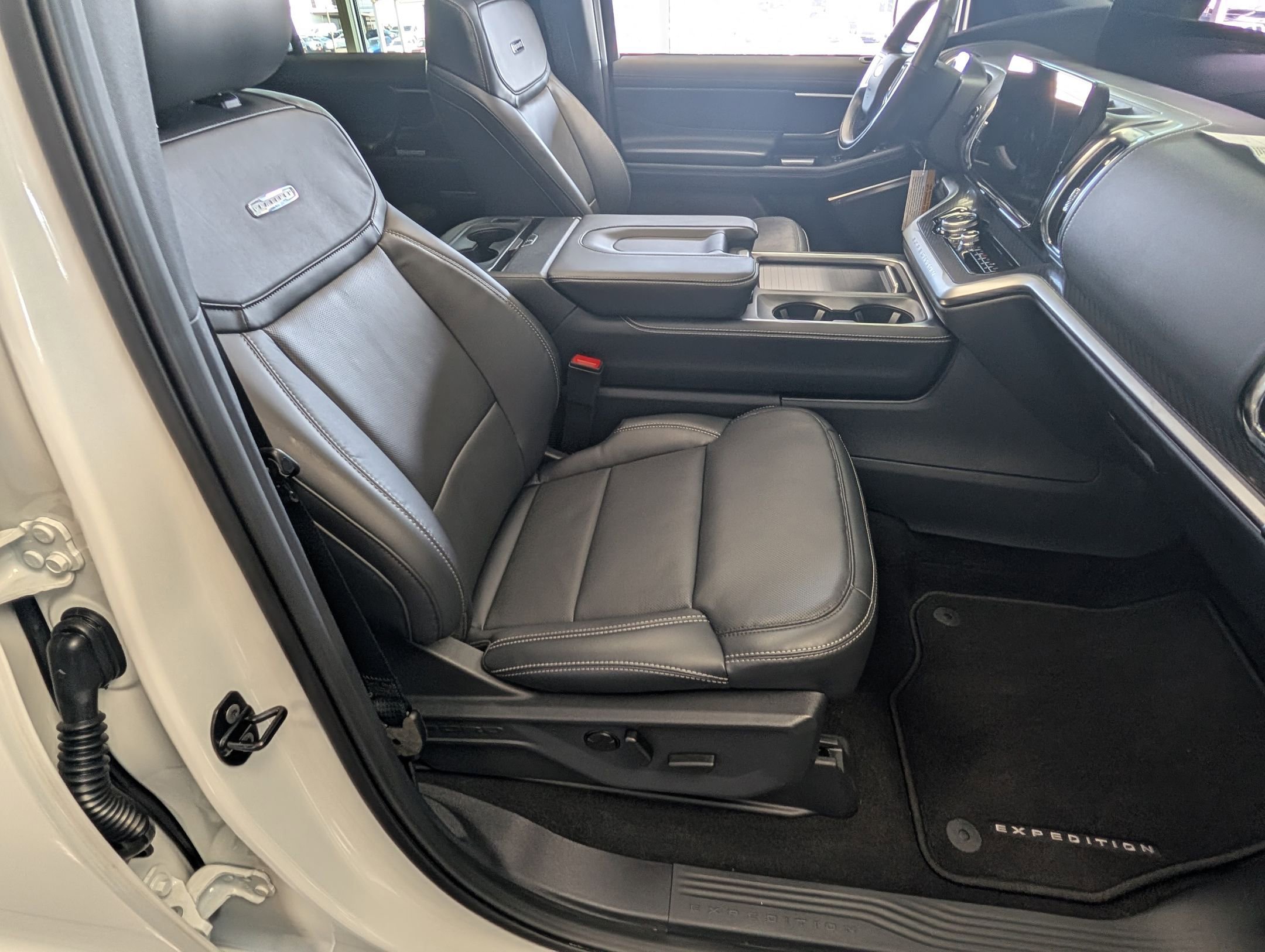 New 2025 Ford Expedition Max Platinum w/ Stealth Performance Package image 33