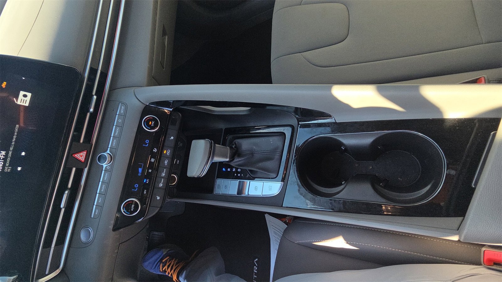 Used 2024 Hyundai Elantra SEL w/ Convenience Package image 26